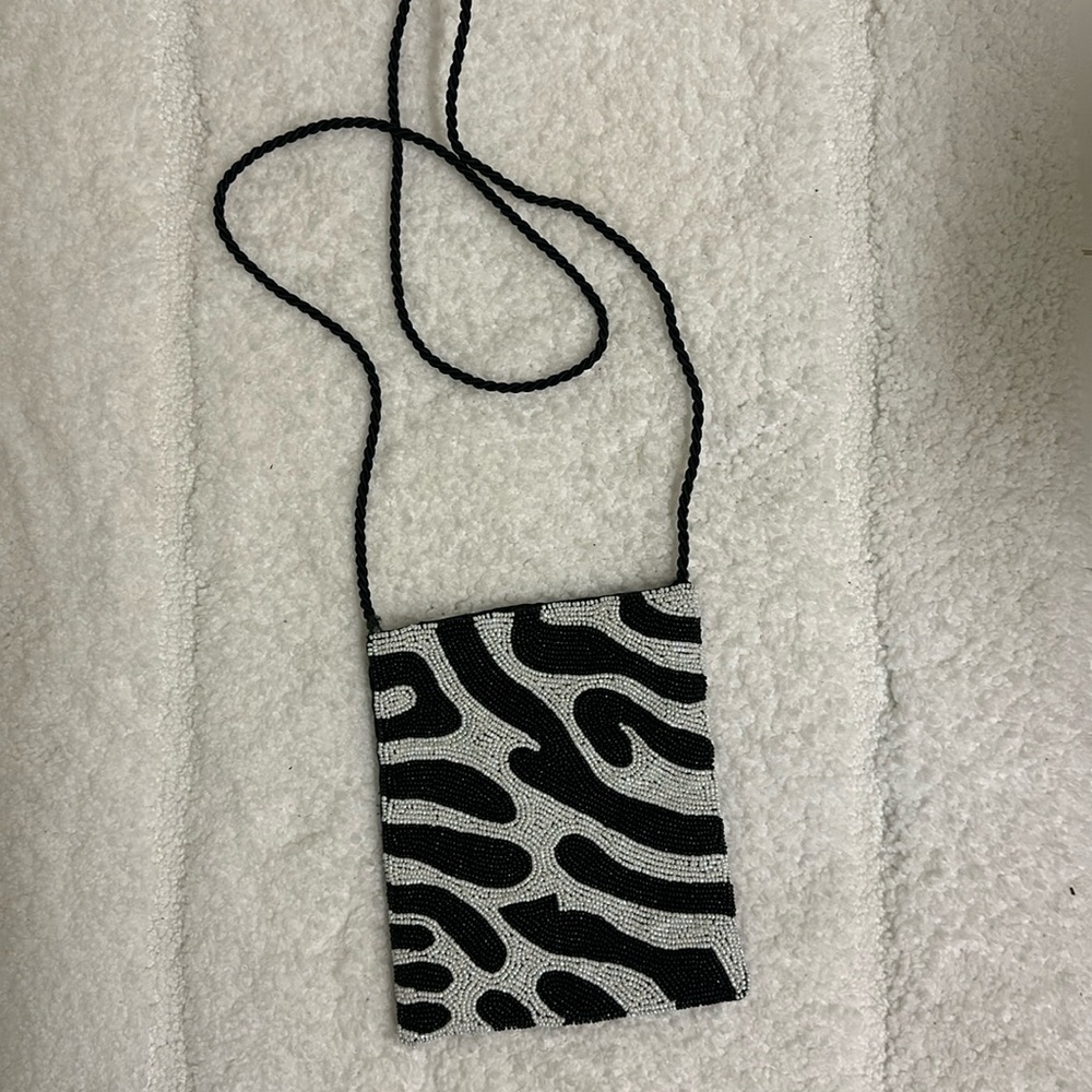Black & White Beaded Handbag – Excellent Condition